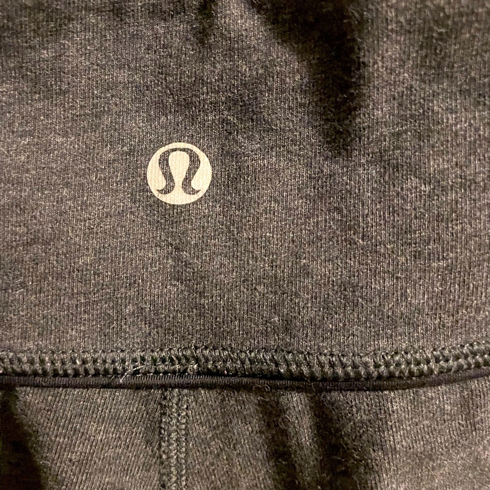 Grey lululemon crop leggings